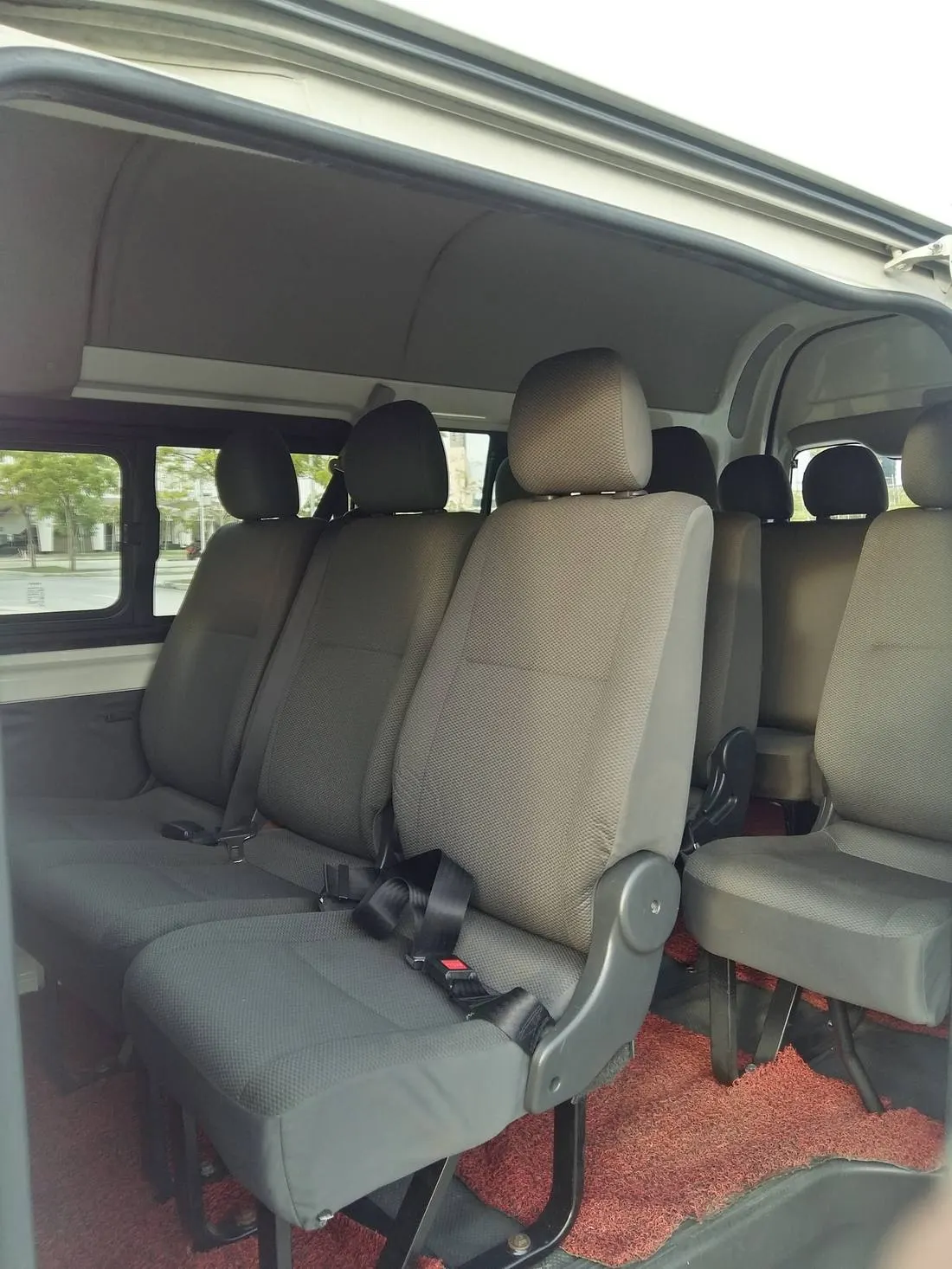 Toyota Hiace 10 Pax 5
